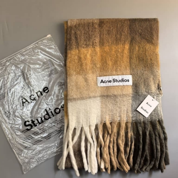 Acne Studios scarf - Picture 1 of 4